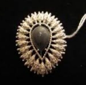 Sarah Coventry teardrop pin/brooch